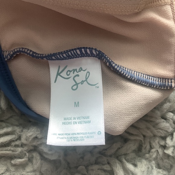 Swimsuit top 5/25💜 - Picture 3 of 3